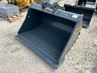 1104926 60 in 1.13 cyd Cleanup Excavator Bucket - Fits John Deere 130/135G