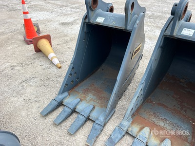 1082101-03002-C4 30 in 0.81 cyd Digging Excavator Bucket - Fits John Deere 250/290G
