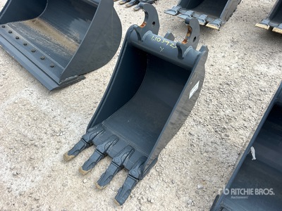 Brandt 1103923 18 in 3.5 cyd Digging Cazo para excavadora - Fits John Deere 50G