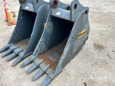 1082101-03002-C4 30 in 0.81 cyd Digging Excavator Bucket - Fits John Deere 250/290G