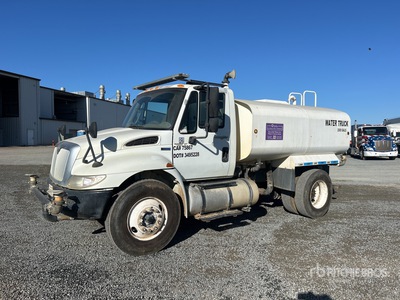2013 International 4300 2000 gal 4x2 Water Truck