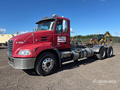 2016 Mack CXU613 6x4 Ciągnik siodłowy T/A z kabiną dzienną