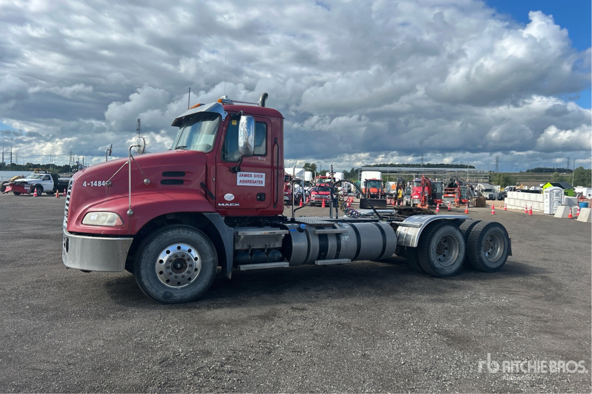 2016 Mack CXU613 Ciągnik siodłowy T/A z kabiną dzienną
