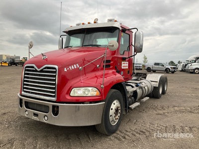 2016 Mack CXU613 6x4 Pinnacle Tracteur Routier