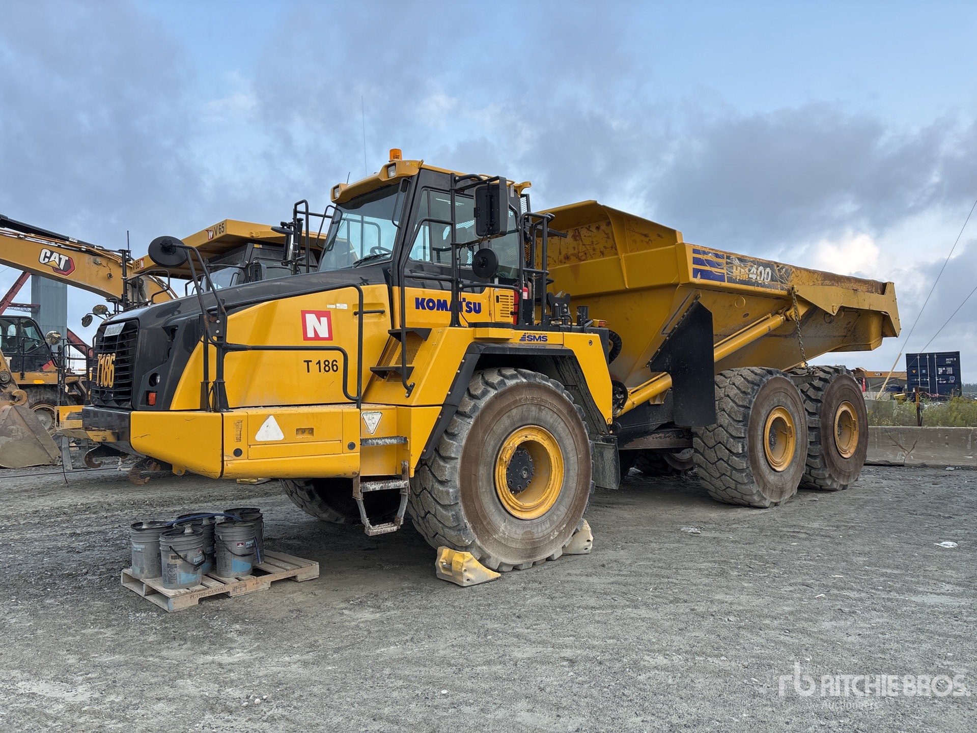 2023 Komatsu HM400-5 Knickgelenkter Muldenkipper