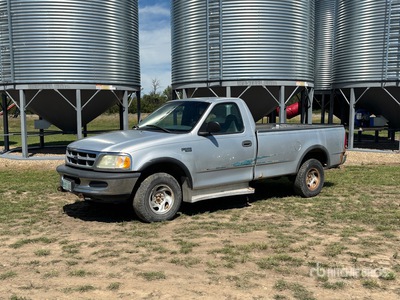 1997 Ford F-150 XL 4x4 Pickup