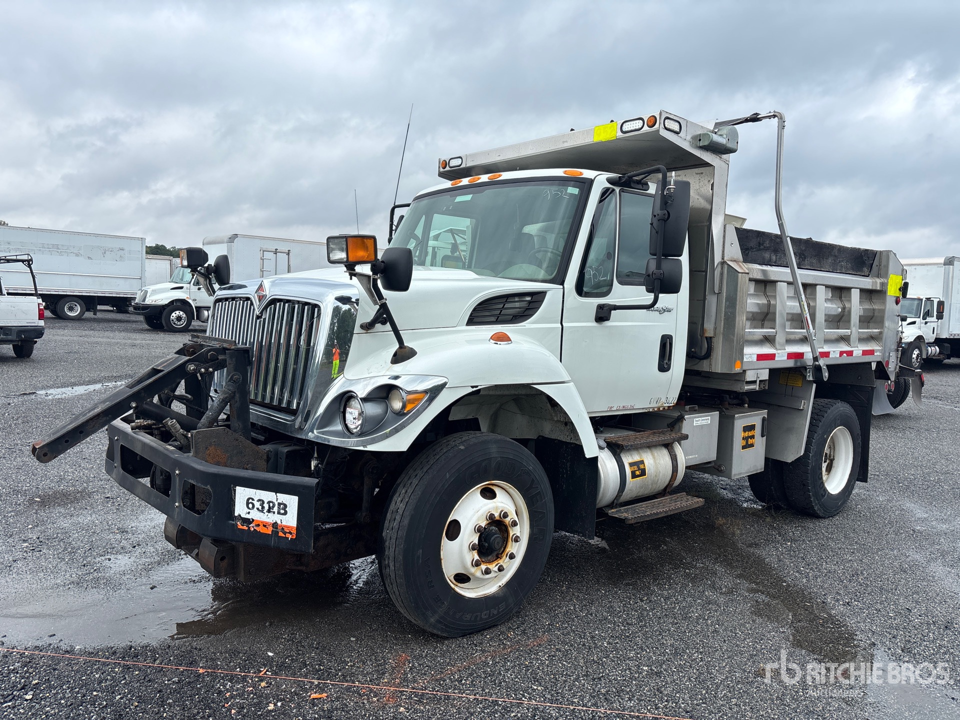 2013 International 7400 SFA 4x2 Snow Plow Truck