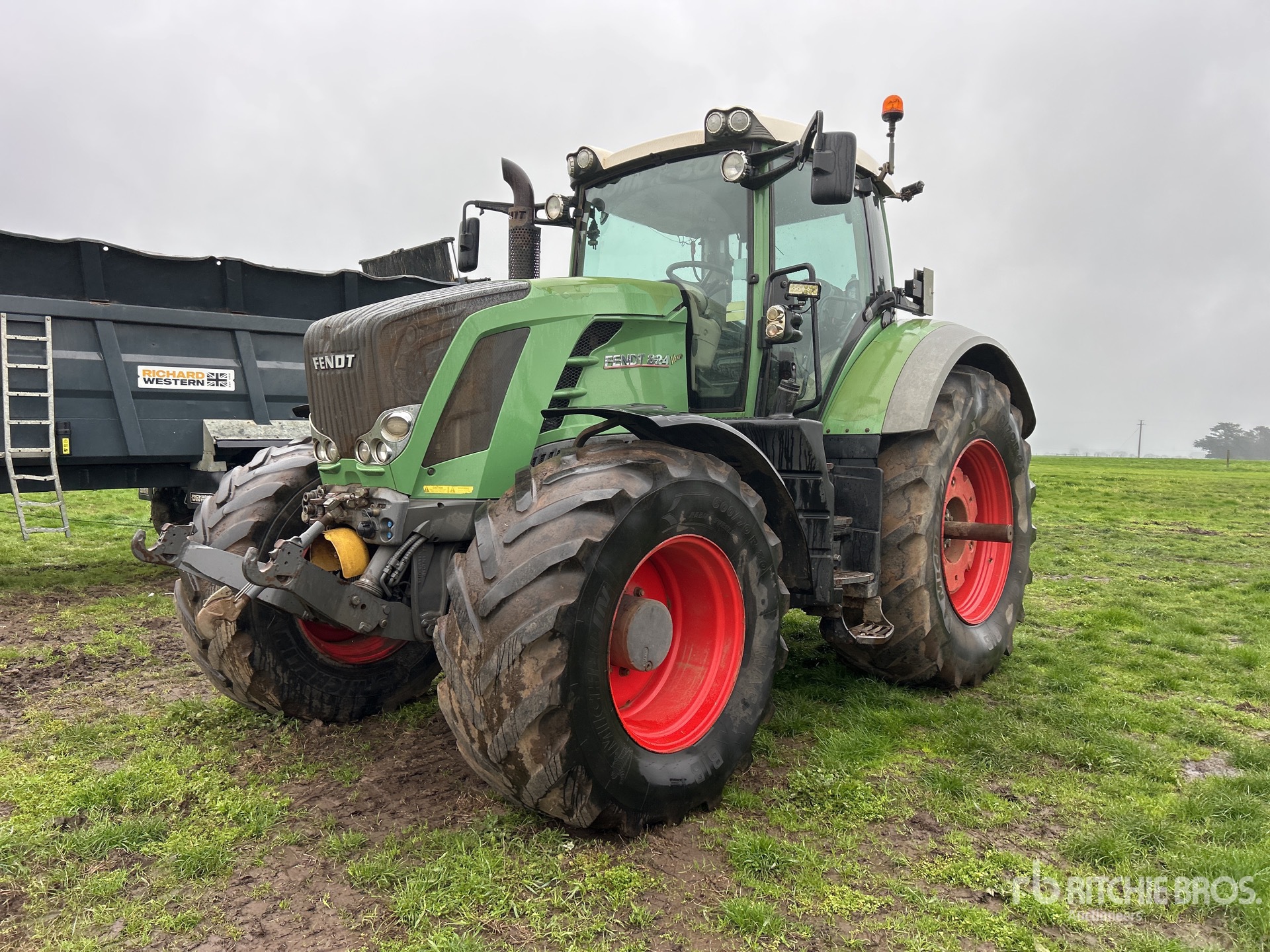 2013 Fendt 824 Vario 4WD Tractor Agrícola