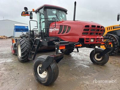 2012 MacDon M155 Andaineuse