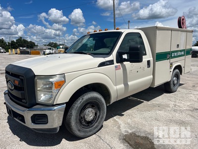 2012 Ford F-550 XL 4x2 ユーティリティトラック