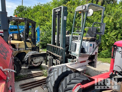 2004 Moffett M5000 5000 lb 3x3 Chariot élévateur pour ferroutage (Inoperable)