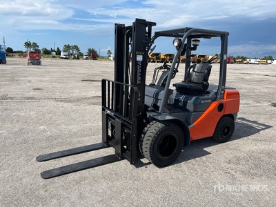 Toyota 8FDU30 5820 lb Pneumatic Tire Forklift