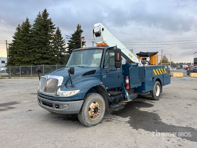 2004 Terex Hi-Ranger TE-403-HL 50 ft on 2005 International 4400 SBA 4x2 Bucket Truck