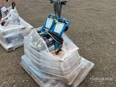 Quantity of (2) Floor Cleaners Divers - Magasin, entrepôt, consommateur