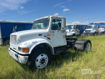 2001 International 4900 4x2 S/A Day Cab Truck Tractor