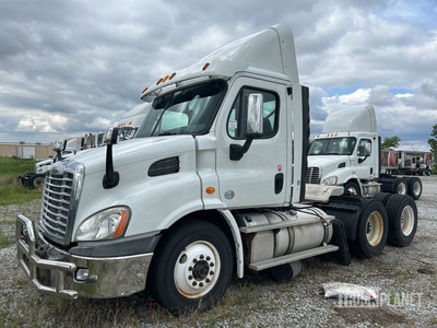 2014 Freightliner Cascadia 113 6x4 T/A Day Cab Truck Tractor