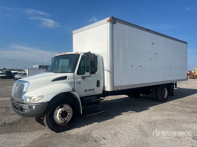 2007 International 4300 4x2 Camion fourgon