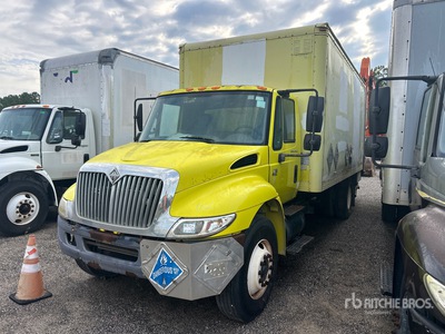 2004 International 4200 4x2 Camion fourgon