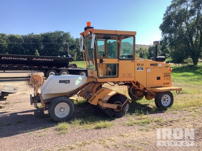 2004 Rosco 4800 Broom Tractor