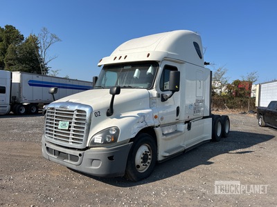 2015 Freightliner Cascadia 125 6x4 T/A Sleeper Truck Tractor