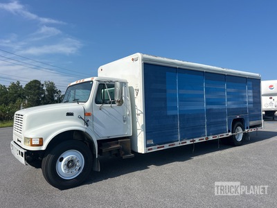 2000 International 4900 4x2 4x2 10 Bay Beverage Truck