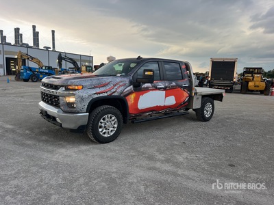 2022 Chevrolet Silverado 2500HD 4x4 Crew Cab 平台トラック