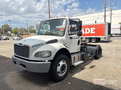 2011 Freightliner Business Class M2 Hybrid 4x2 S/A Day Cab Truck Tractor