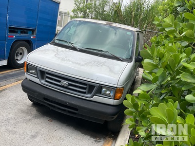 2005 Ford E350 4x2 Cargo Van Truck