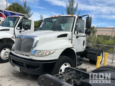 2009 International 4400 4x2 Maxxforce 4x2 S/A Day Cab Truck Tractor