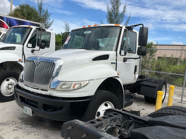 2009 International 4400 4x2 S/A Day Cab Truck Tractor (Inoperable)