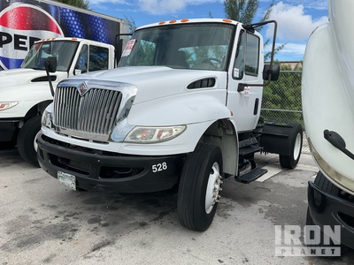 2010 International 4400 4x2 Maxxforce 4x2 S/A Day Cab Truck Tractor