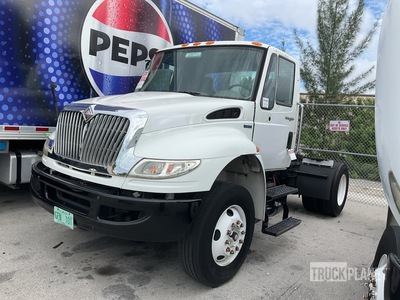 2010 International 4400 4X2 Maxxforce 4x2 S/A Day Cab Truck Tractor