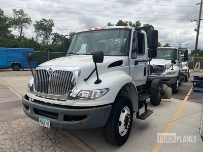 2010 International 4400 4X2 4x2 S/A Dagcabine Trekker