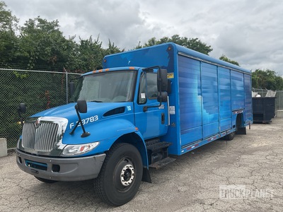 2003 International 4300 4x2 10 Bay Drankwagen