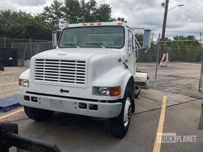 2002 International 4900 4X2 4x2 S/A Dagcabine Trekker (Inoperable)