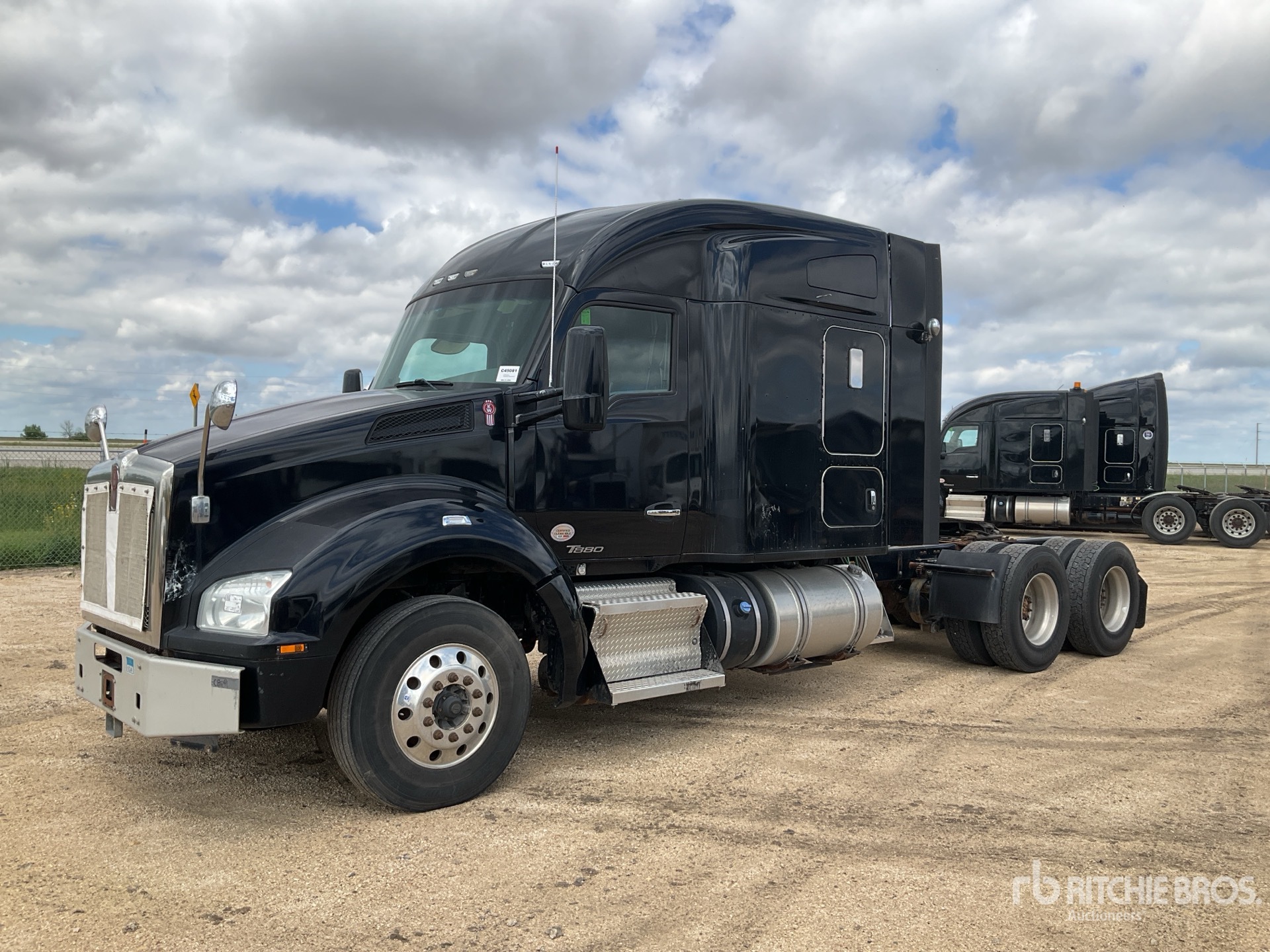 2019 Kenworth T880 T/A Flatbed Truck