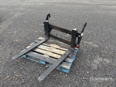 2022 JCB 335/A1367 with Euro recording fits to JCB TM 220 Agri テレハンドラー用パレットフォーク