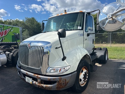 2004 International 8600 4x2 Cabeza Tractora Cabina Corta
