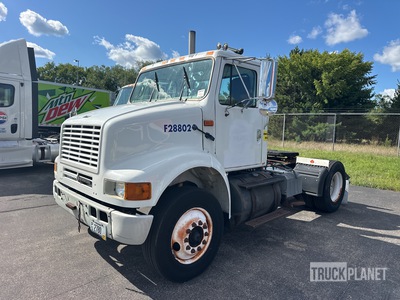 2002 International 8100 4x2 4x2 S/A Day Cab Truck Tractor (Inoperable)