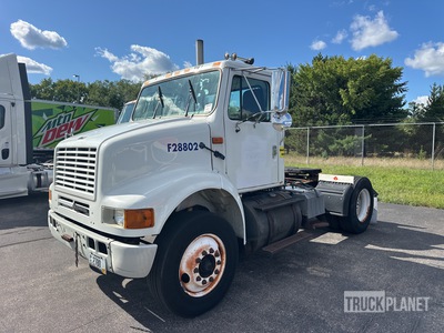 2002 International 8100 4x2 4x2 Cabeza Tractora Cabina Corta (Inoperable)