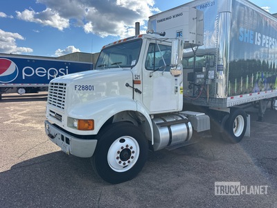 2002 International 8100 4x2 4x2 S/A Day Cab Truck Tractor