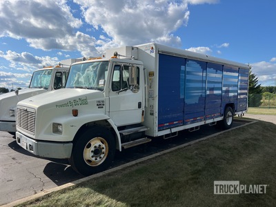 2002 Freightliner TK10BAY48INS 4x2 10 Bay Beverage Truck