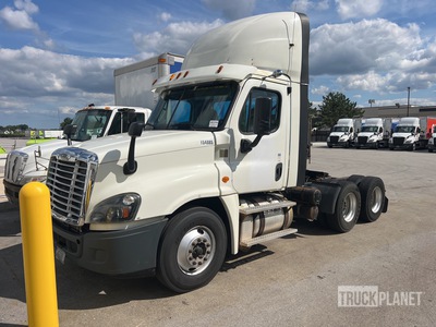 2015 Freightliner Cascadia 113DC 6x4 T/A Day Cab Truck Tractor (Inoperable)