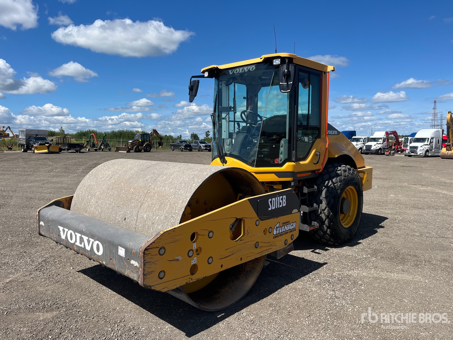 2021 Volvo SD115B Gladde trommelpers