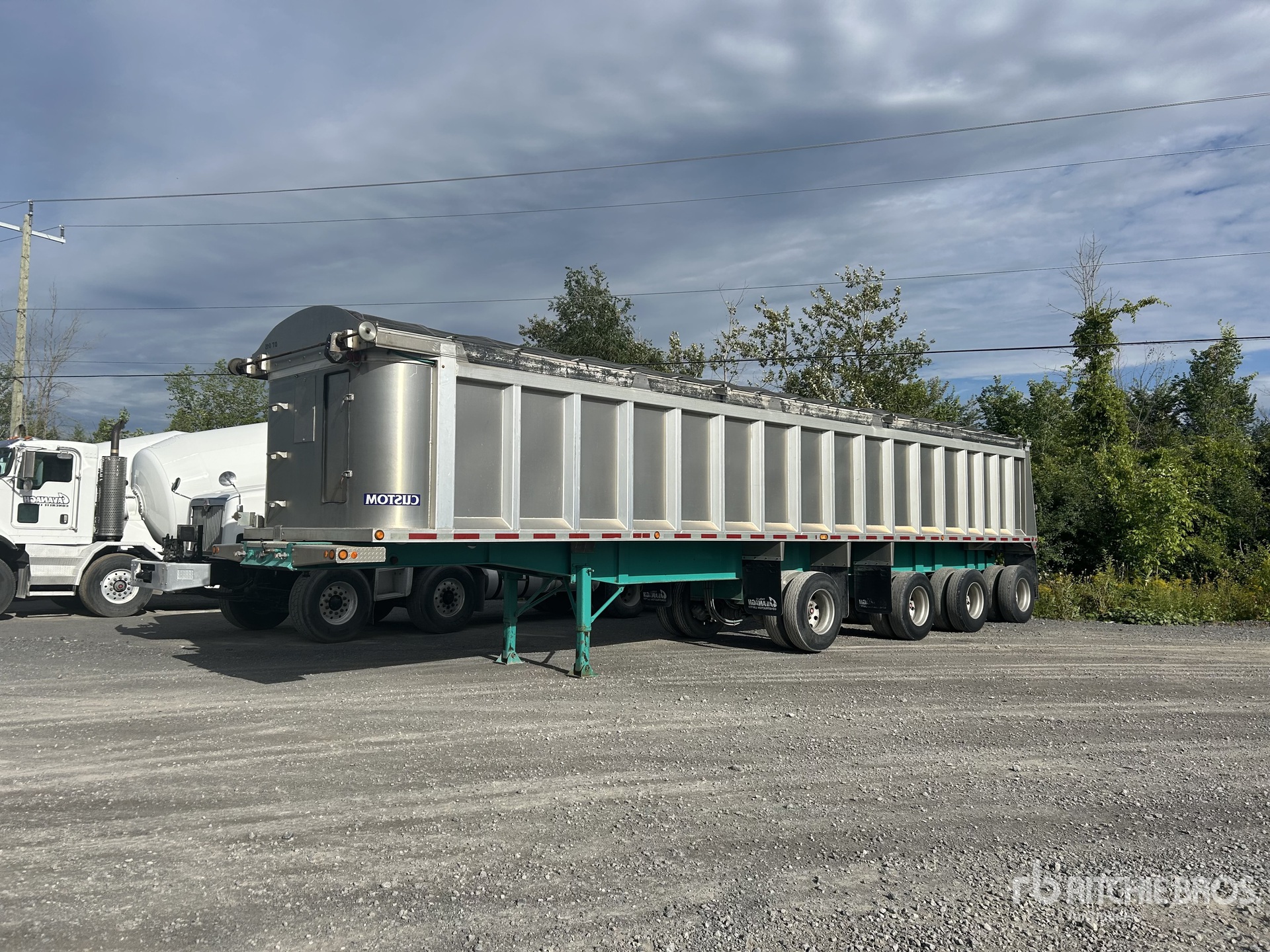2006 Custom 36 ft Quad/A Tipping Trailer