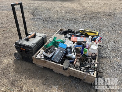 1 Skid show ring equipment and cleaning items