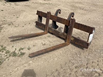 Cat PFL2042 Tractor Pallet Forks