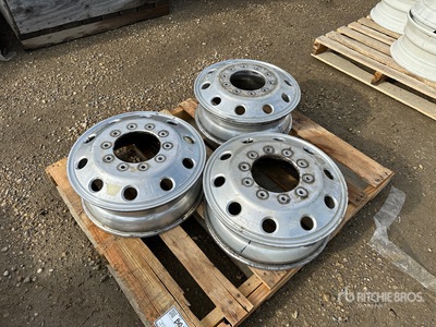 Quantity of (3) 19.5 In Aluminum Roues