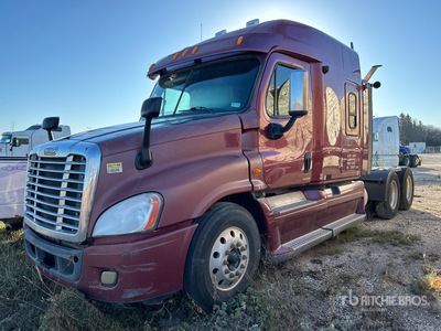 2010 Freightliner Cascadia 6x4 3- Achs Sattelzugmaschine mit Schlafkabine (Inoperable)