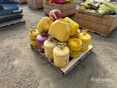 Quantity of Justrite Fuel Safety Cans ورش و مخازن متنوعة